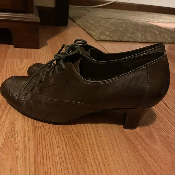 Vintage Easy Spirit laced Oxford heels - Picture 3 of 7